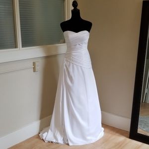 Size 6 white David's Bridal wedding NWT